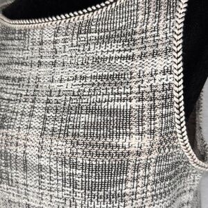 Max Studio Tweed Shell Top Piped Trim Women’s XS Boat Neck Sleeveless Texture